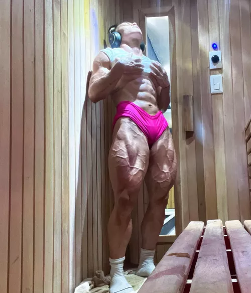 Epic muscle development💪😛