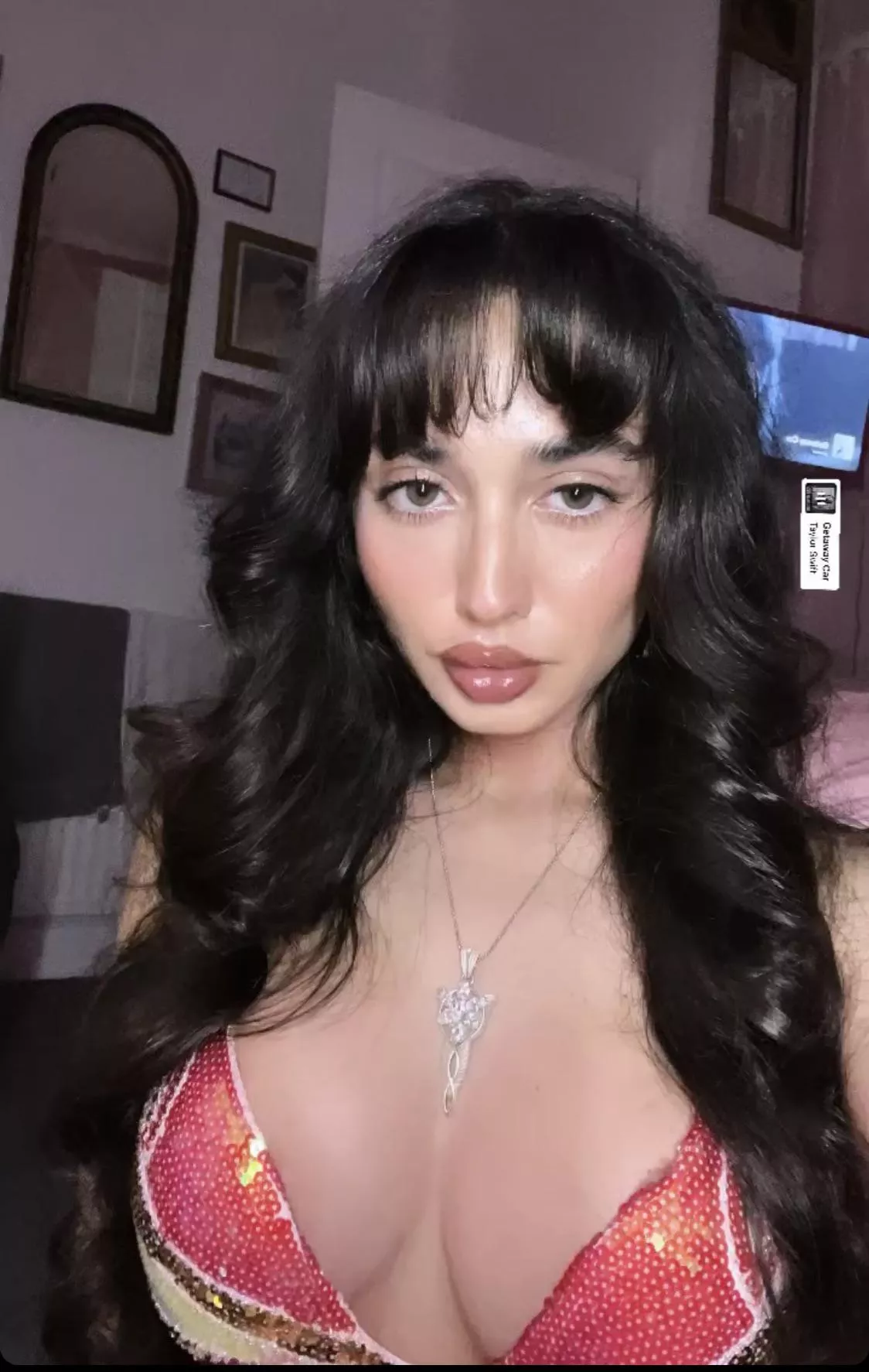 Got my lips done but the rest is real. Am I a bimbo? Comment below x