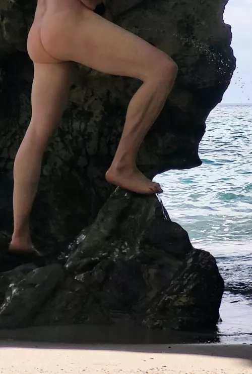 Gotta admit I enjoyed letting my gay friend film me taking a piss while on a hike. Shall I let him film front on next time? **Video link in comments.