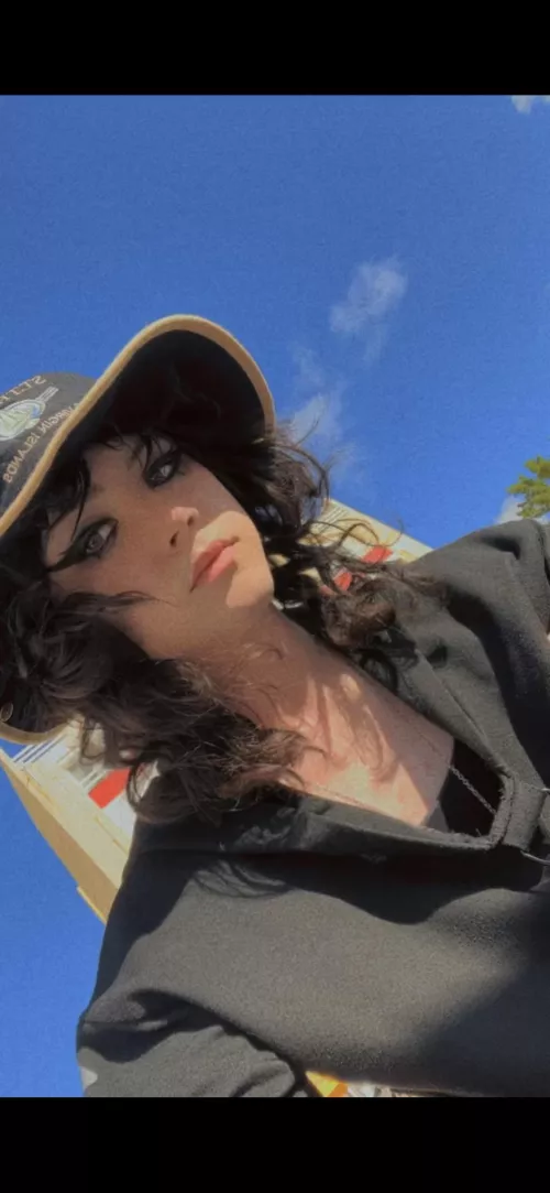 I found a really cute stray island dog during my vacation. Tony rocker has my heartttt