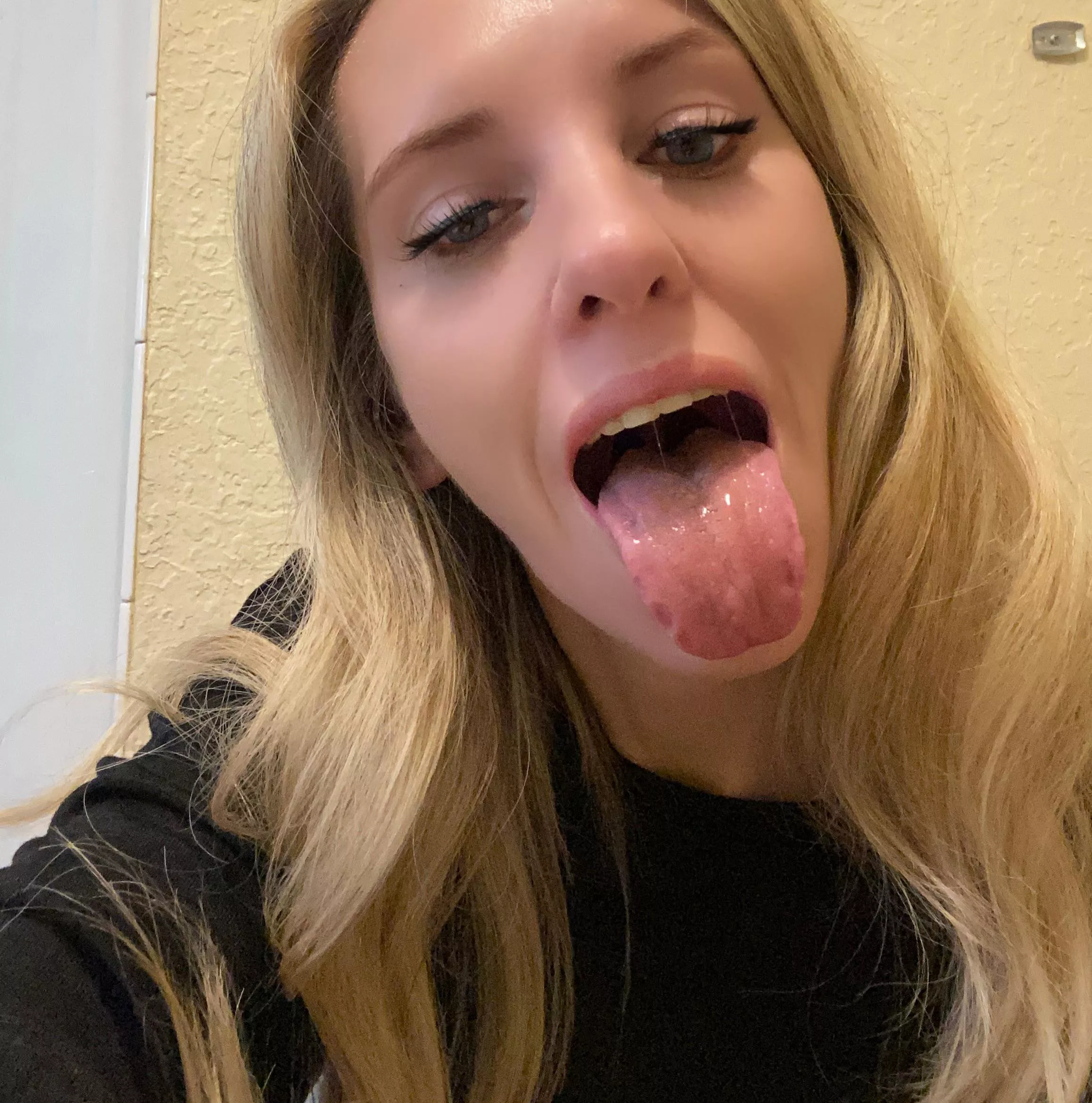 I love getting naughty with this tongue !