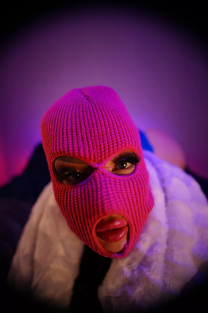 I often wonder how I would look with someone elses cum on my face and what my husband would say