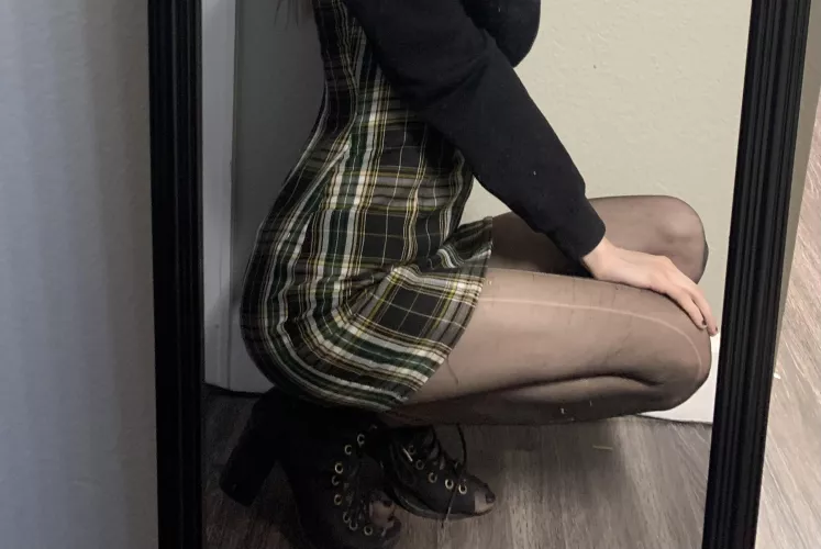 I wonder what’s under my dress 🧐