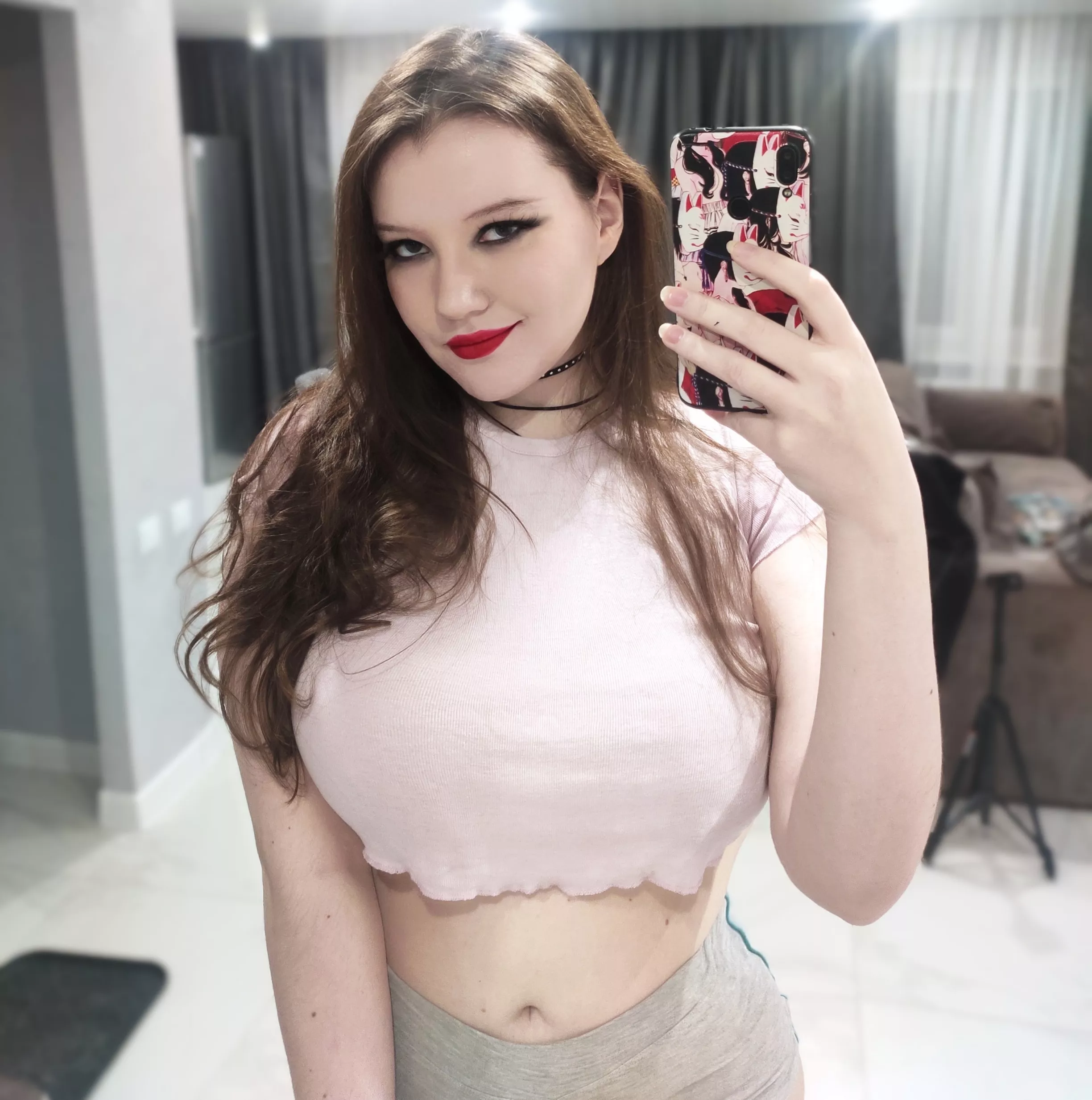 I'm getting ready for a photo shoot, makeup is already ready😏