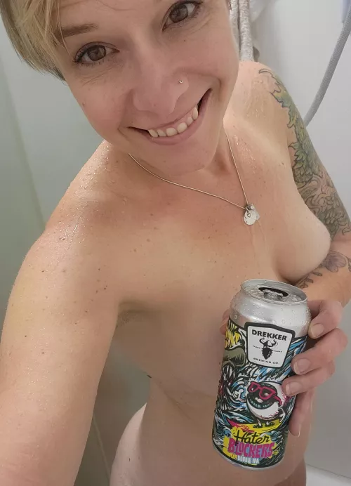 Just your average beer drinkin' Midwestern girl. Cheers to the upcoming holiday weekend!