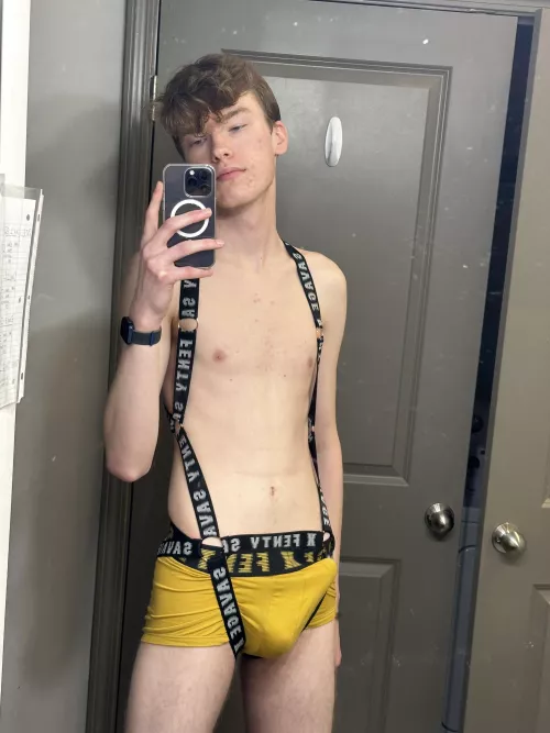 kinda like a bee, wanna see the stinger?