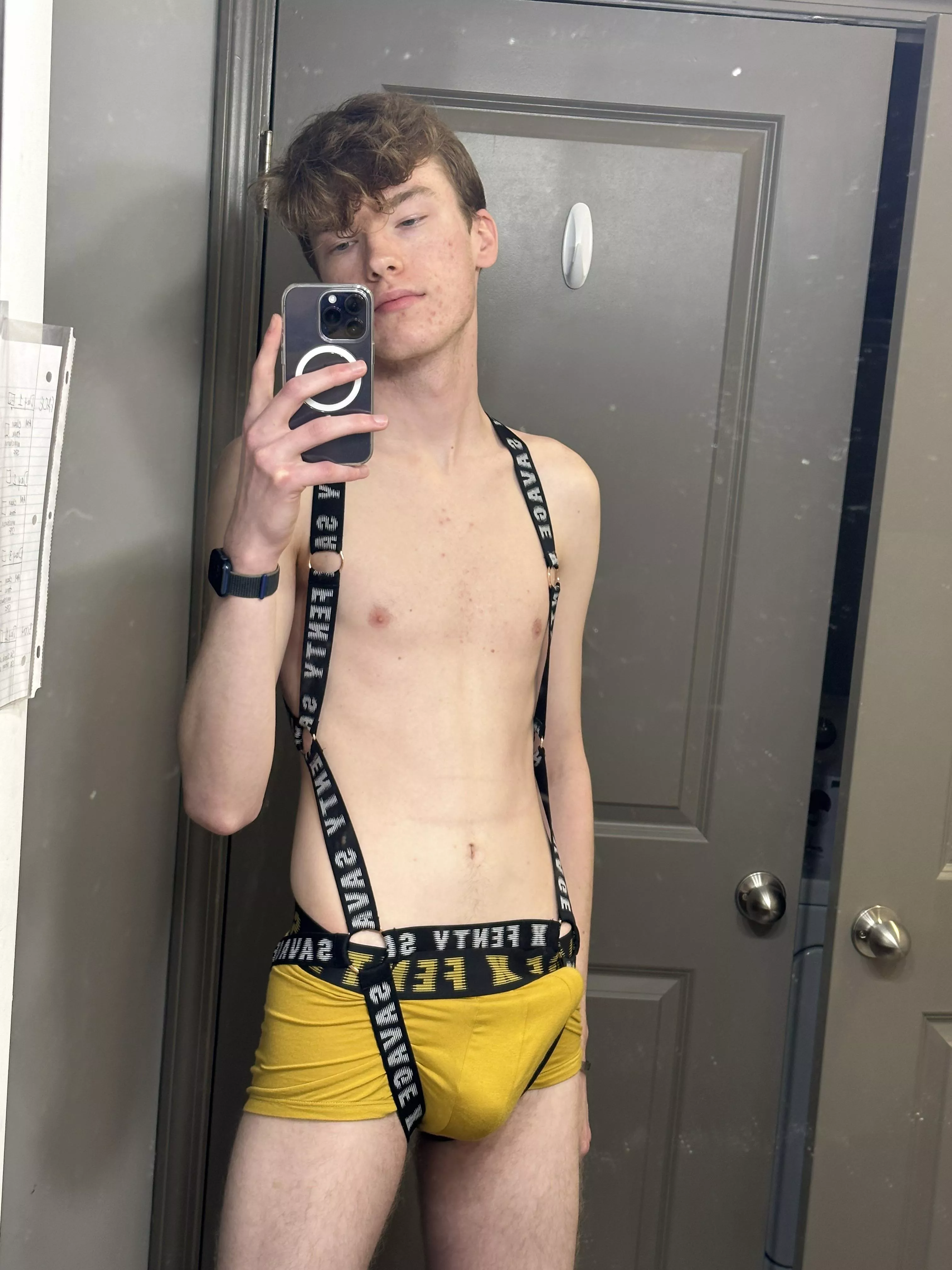 kinda like a bee, wanna see the stinger?