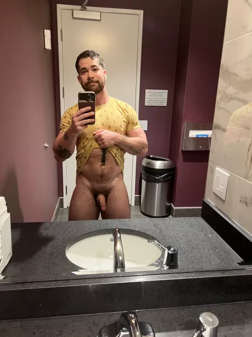 Meet me in the bathroom 😈