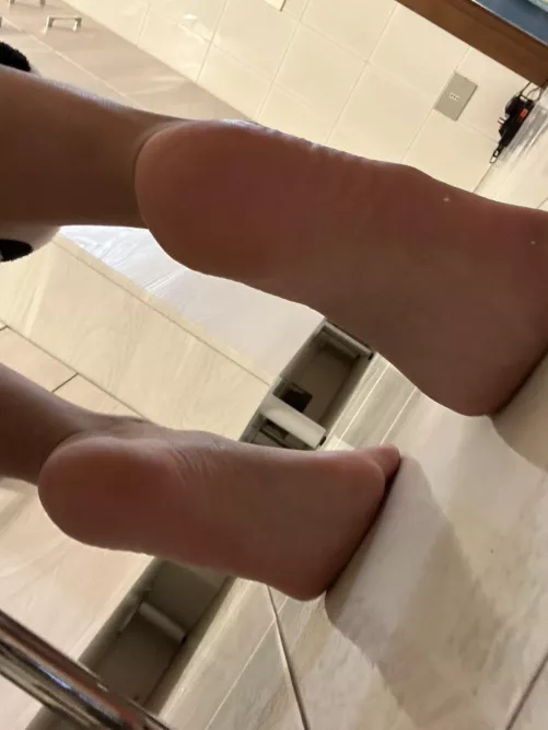 My pink soles in your mouth 👄