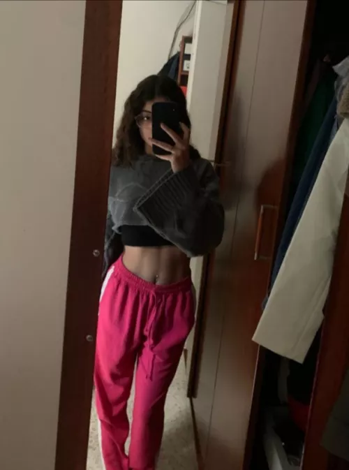 Name? also if you have any images of girls that have similar abs/belly (idk what to call it) pls send.