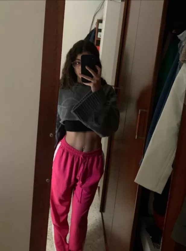 Name? also if you have any images of girls that have similar abs/belly (idk what to call it) pls send.