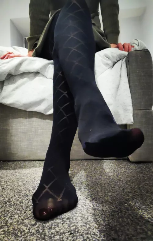 On your knees, tights lovers