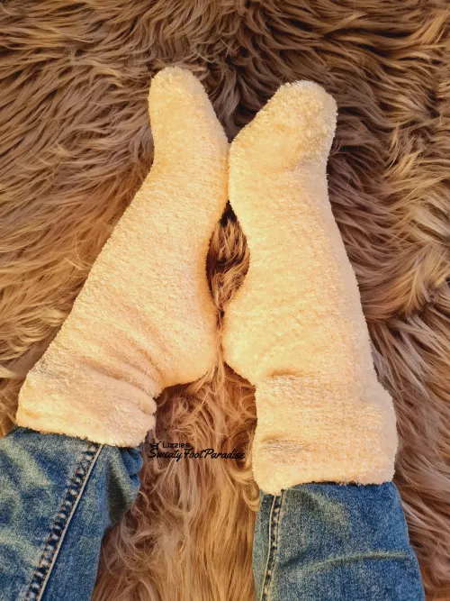 Silky soft fluffies ☺️😏 [F]