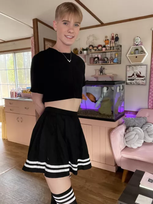 someone suggested i try all black 🙈🖤