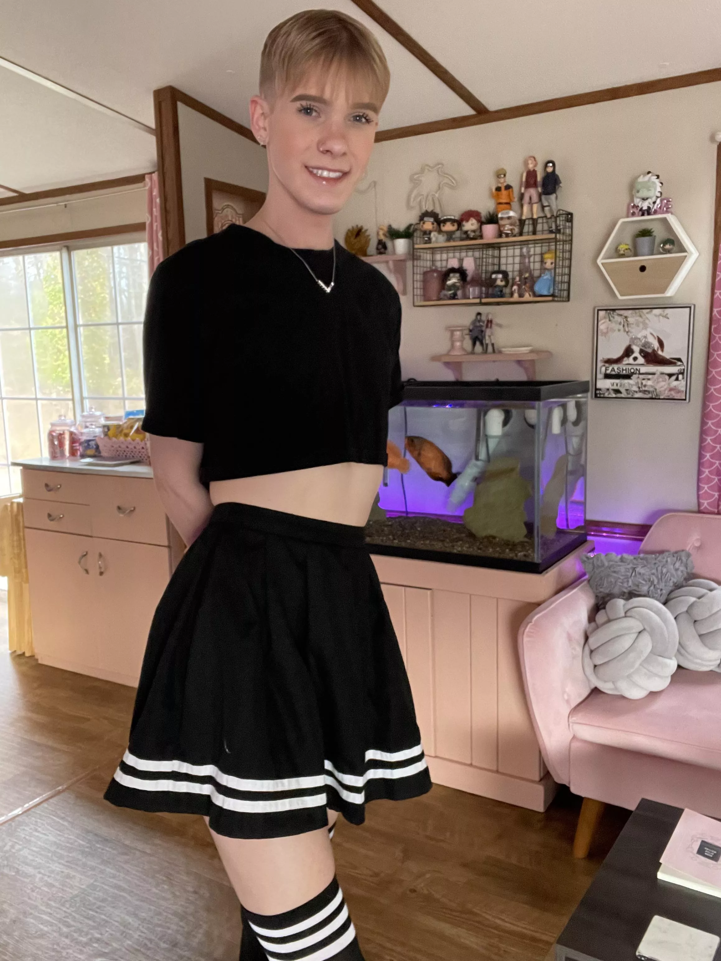 someone suggested i try all black 🙈🖤