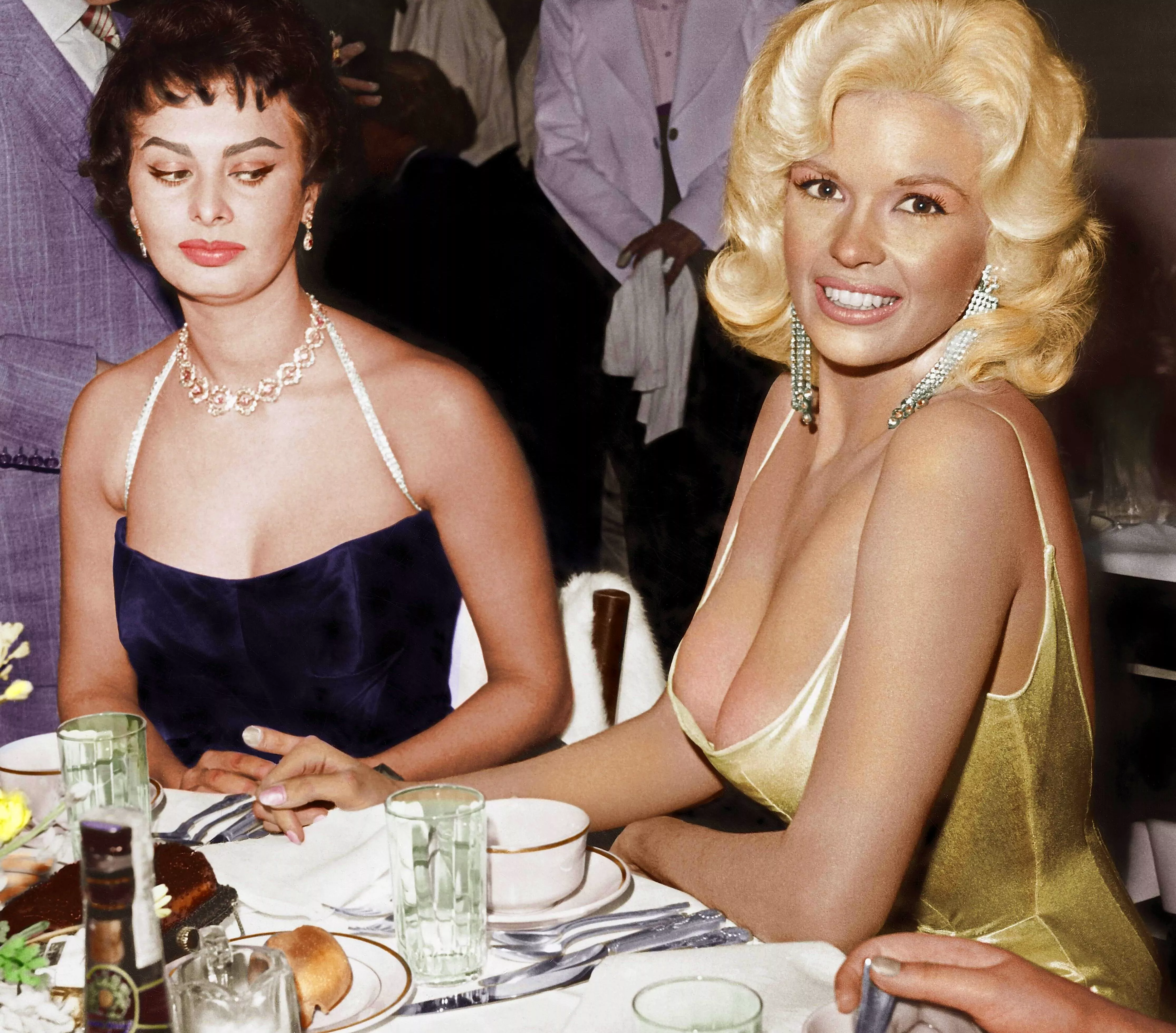 Sophia Loren eyeing up Jayne Mansfield (1957)