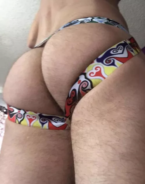 Still looking for thick dick daddy to have a regular online/texting relationship with.