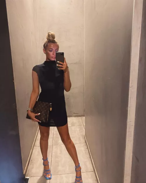 Tight dress, no panties