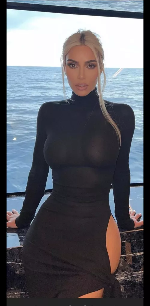 u&kim are out on date she wears this tight black dress no bra with her nips showing u at a boujee 5 star restaurant yaw finish eat then yaw make it dash away from the paps and fans, what yaw doing after the dinner date?