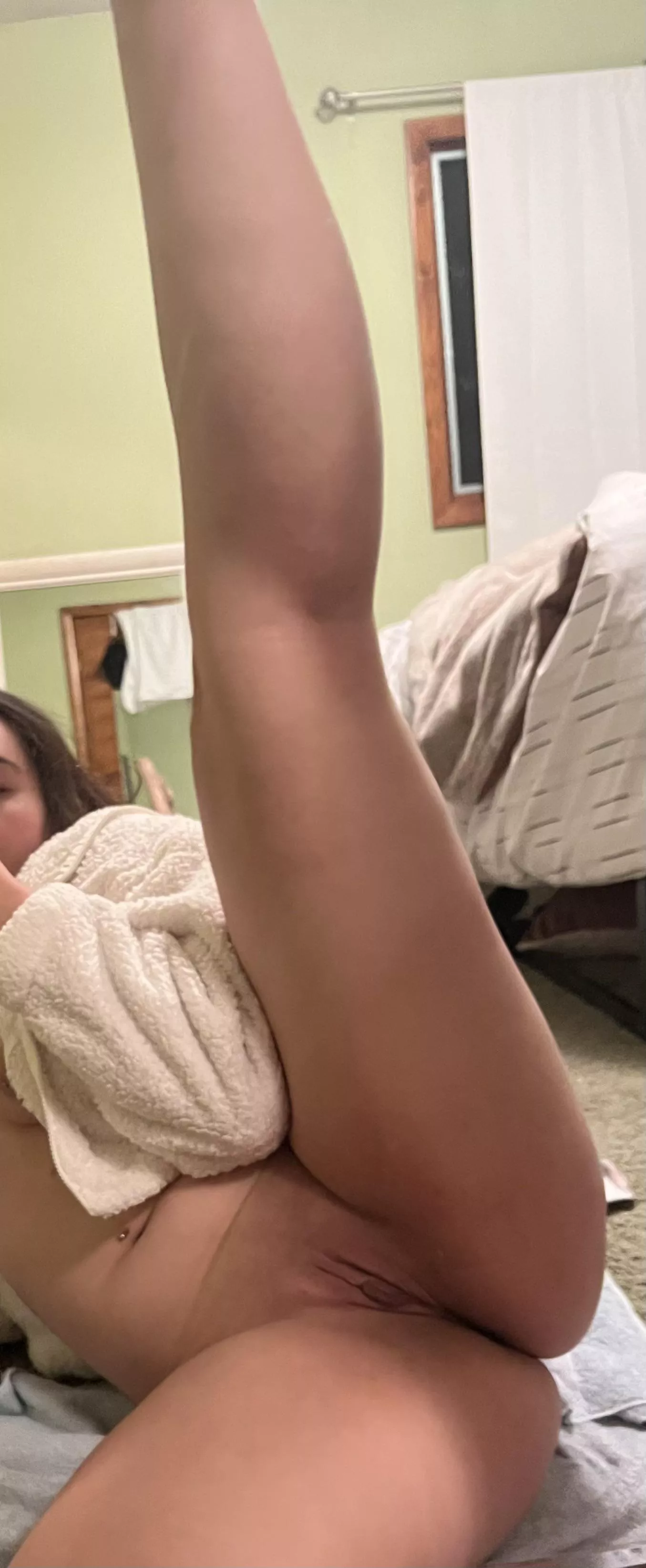 Wanna stretch together? 👅