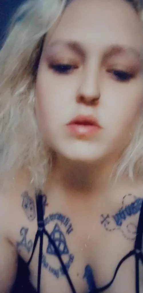 Watch me domme my baby girl tonight at midnight - EST - on MFC, here: MFC.im/:CuteBiter. 🤤💦