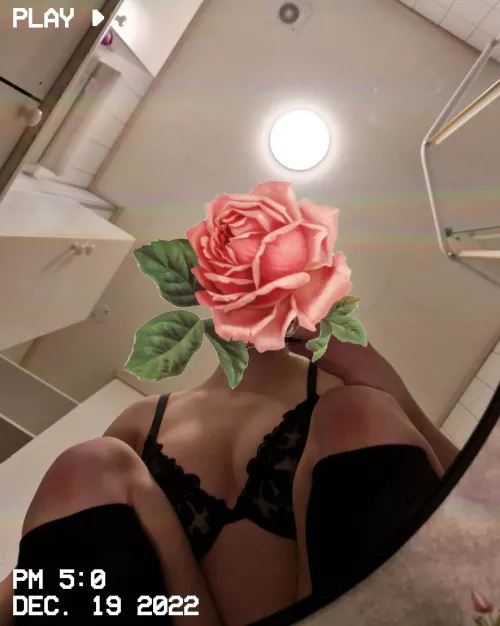 What's your favorite song to fuck to? Mine is Vermilion currently 🖤