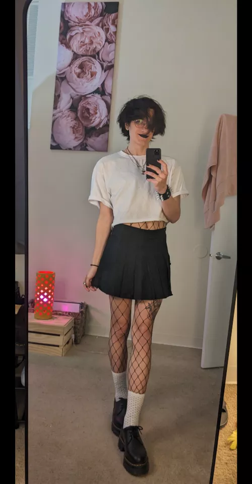 When the world is yucking your yam, just put on fishnets & a skirt 🌞