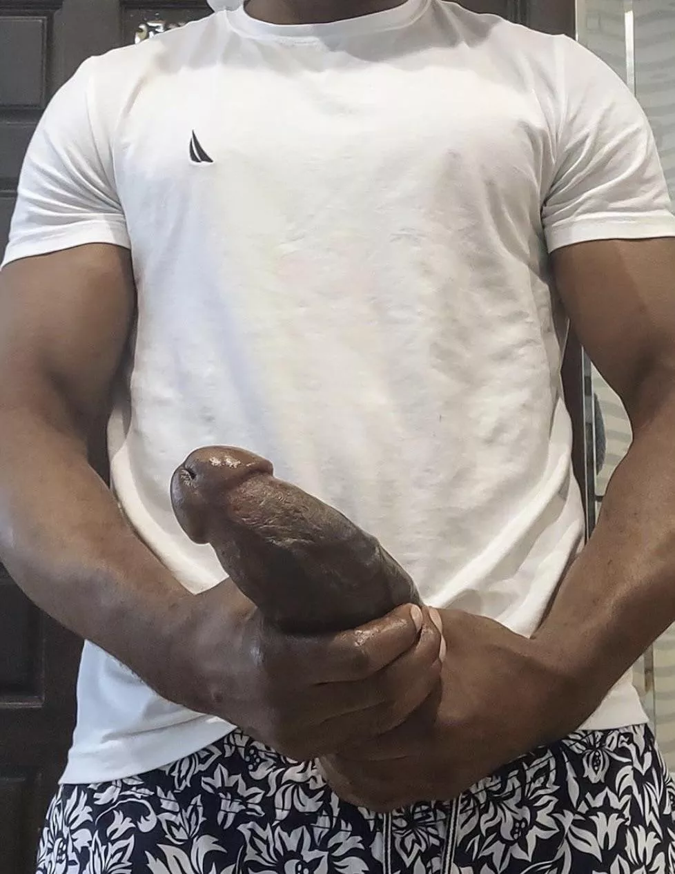 whenever someone compare my dick to her bf’s I just laugh. it is literally too heavy when erect!