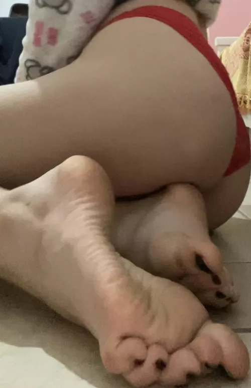 Where are you cumming first,feet or ass?