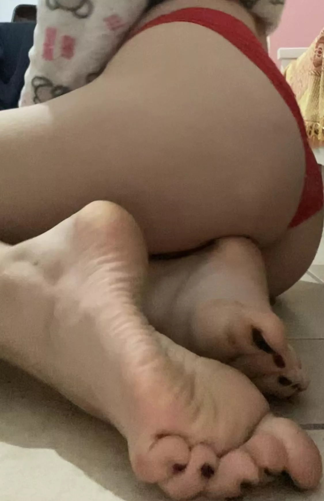 Where are you cumming first,feet or ass?