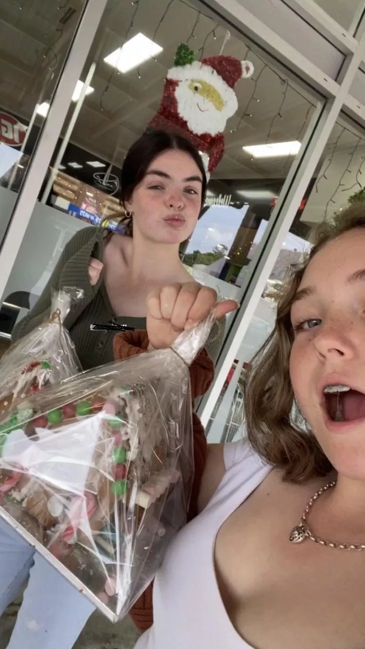 Which one do u wanna fuck?