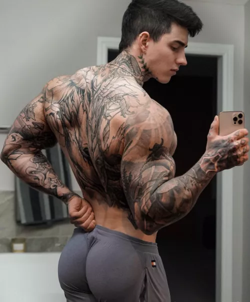 Who likes eating cakes?