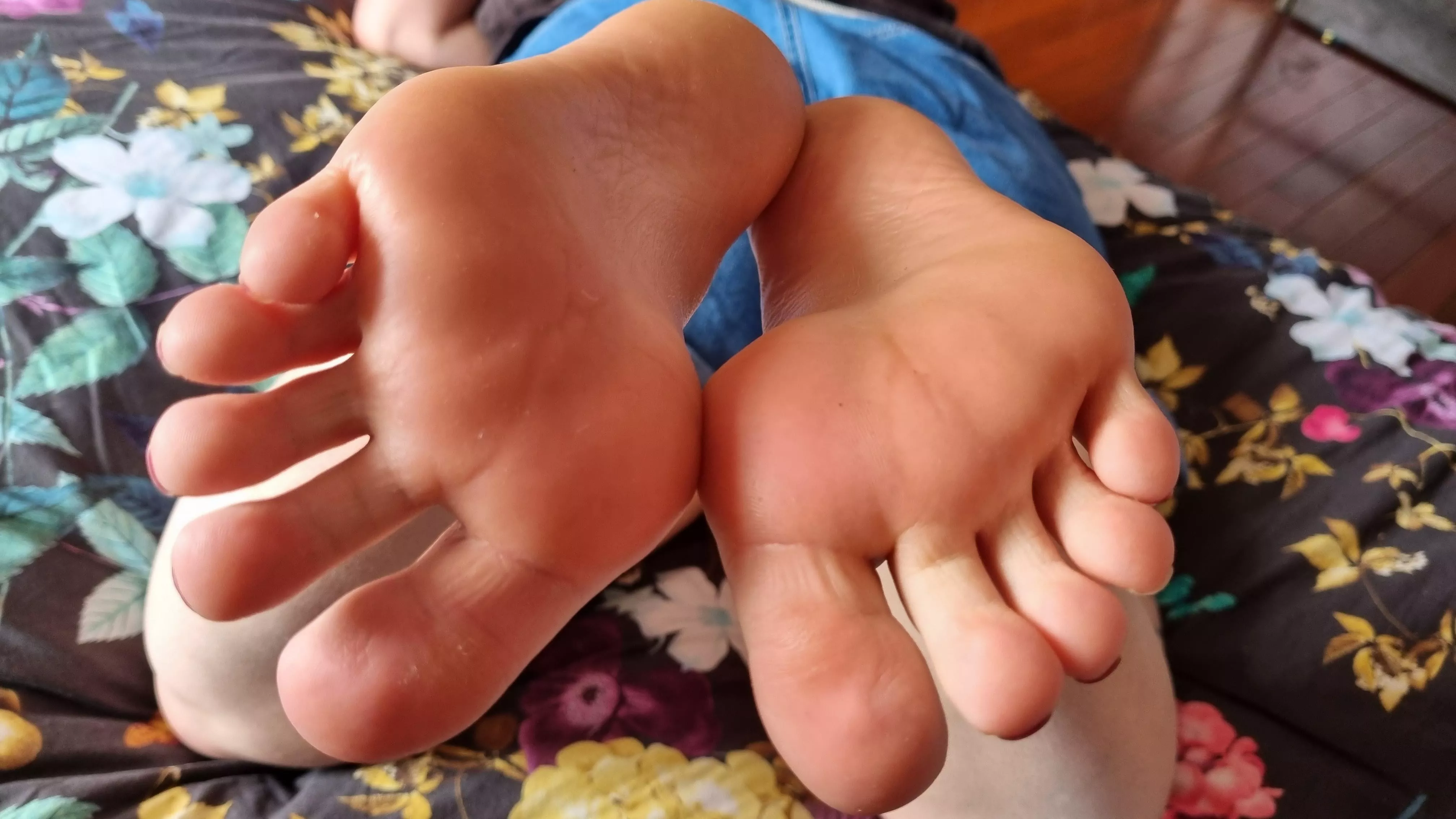 Who likes my girls feet?