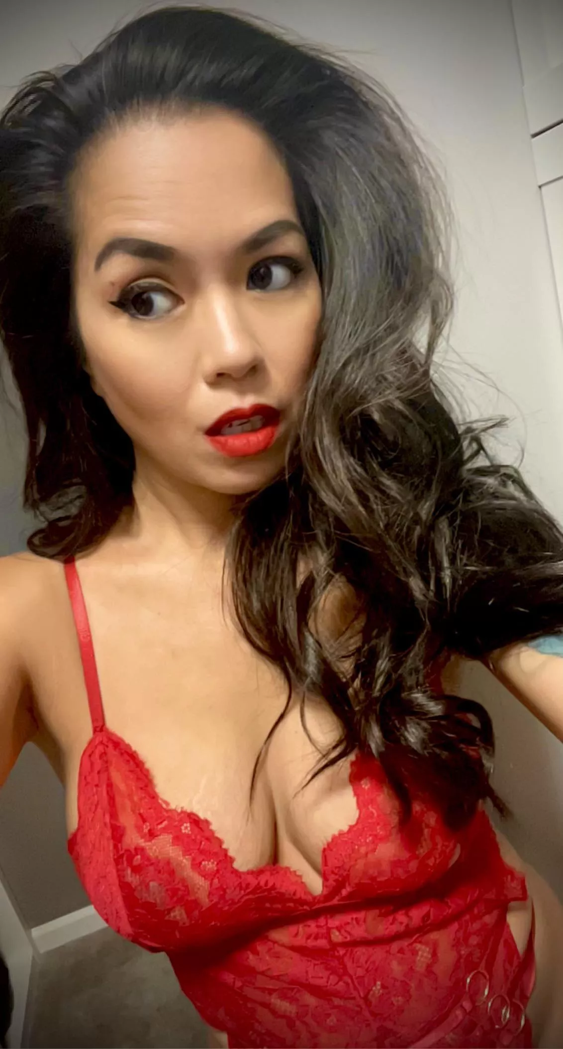 Would you still want a 43 MILF with 3 kid under your Xmas tree or in your bed?