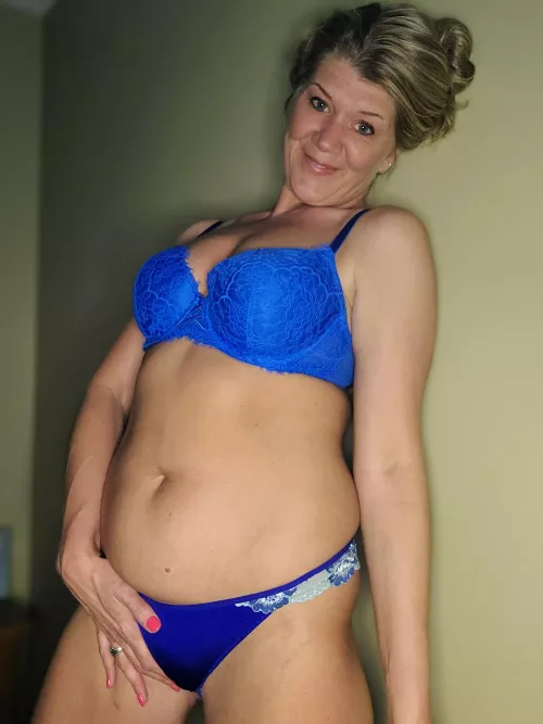 You could explore all my curves, with your tounge! [OC]