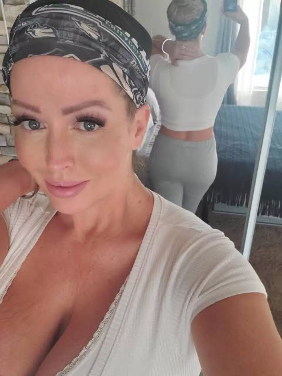 1 upv= 3 pics in your Dm 1 comments = surprise