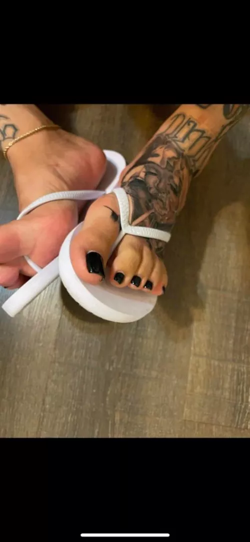 1 upv= 3 pics in your Dm 1 comments = surprise