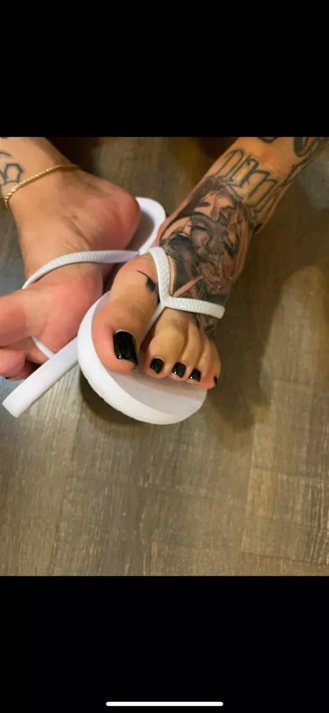 1 upv= 3 pics in your Dm 1 comments = surprise