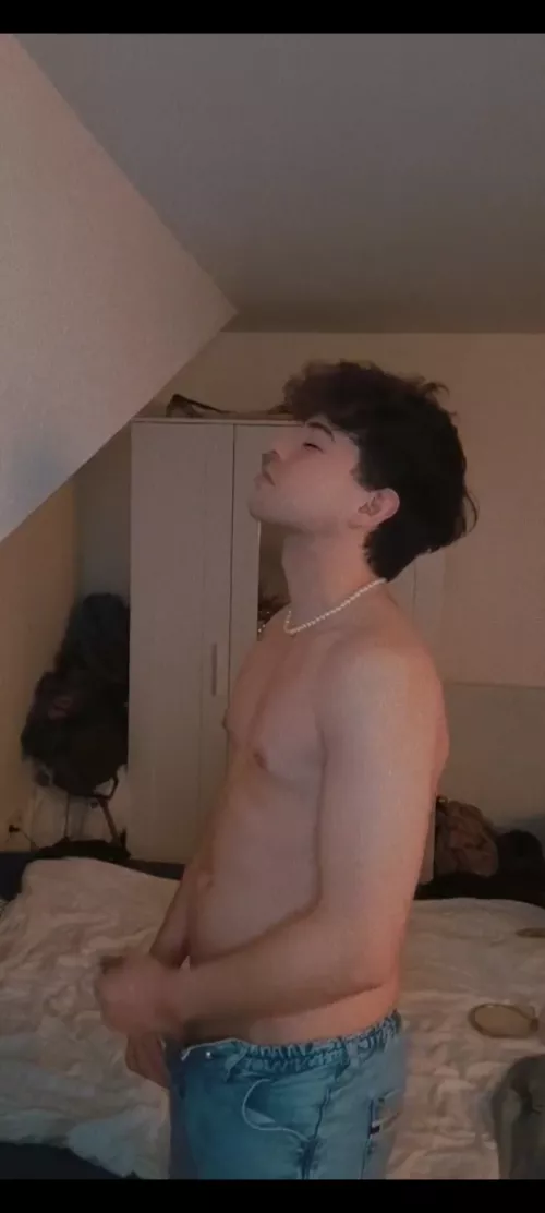 [18] I need someone to be dirty with 🥵