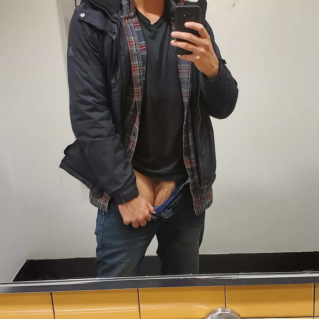 [24] Caught ya lookin'