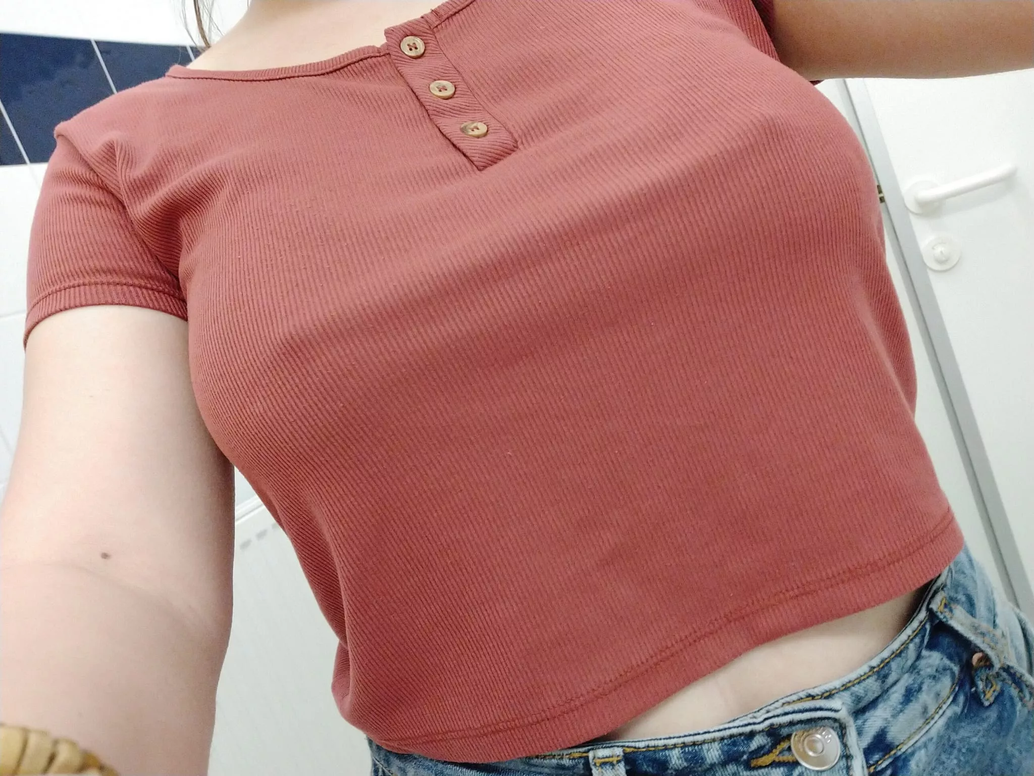 [25F] who needs a bra anyway? 🌸