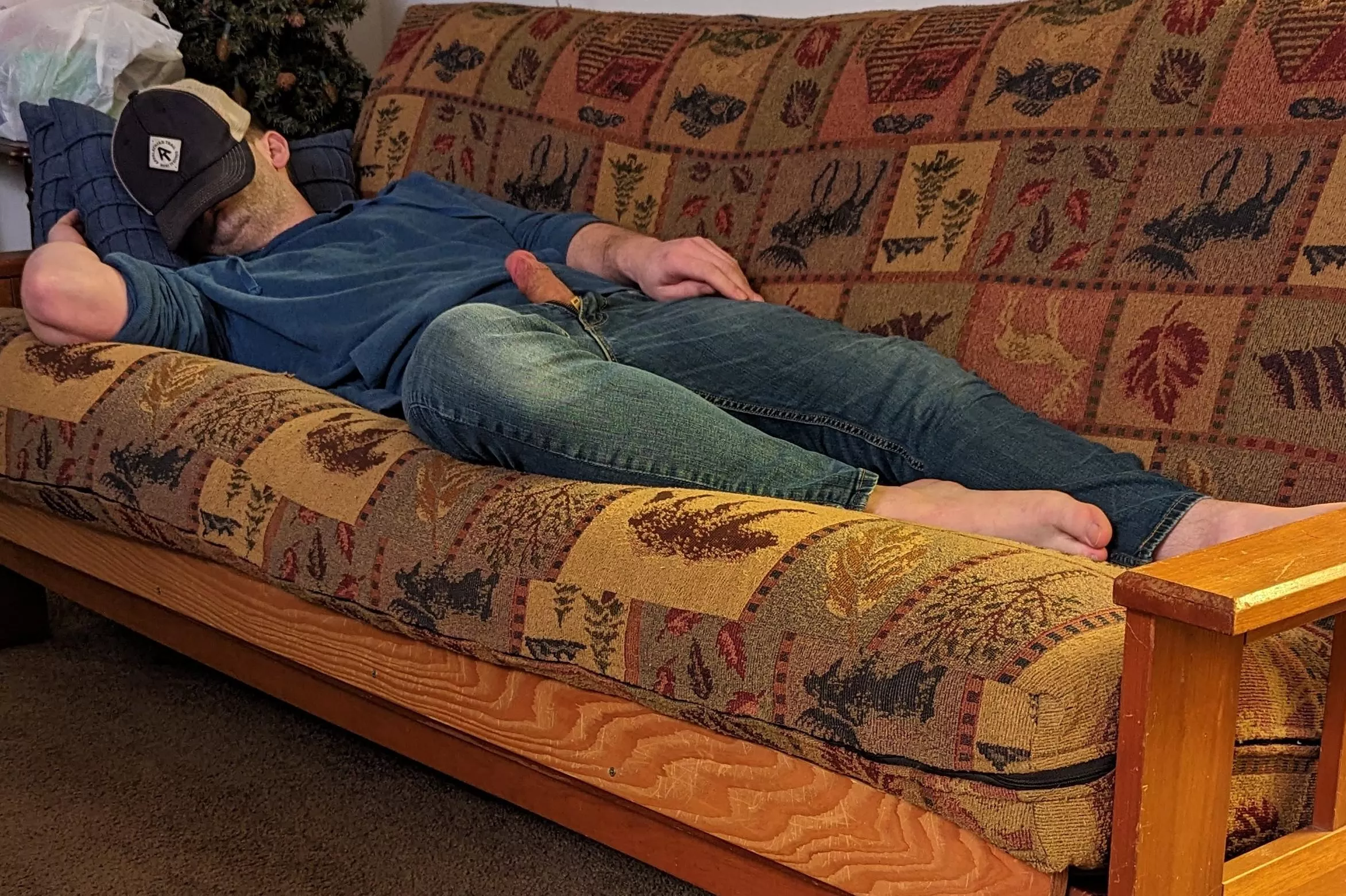 [28] Bros, you walk in and see this, WYD?