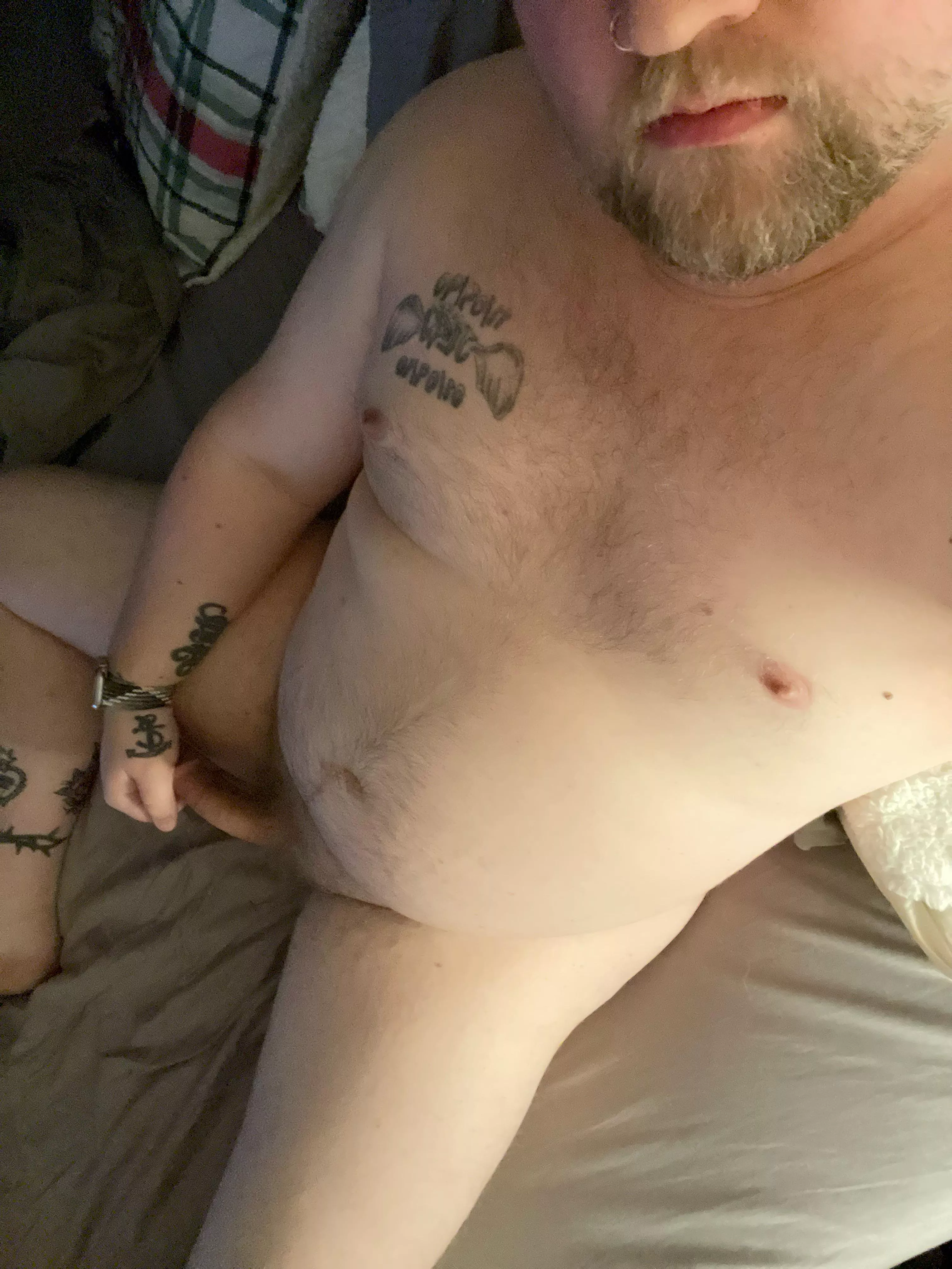 32 stocky/dad bod here. Laying in bed horny af! Snap is same as user here 😏