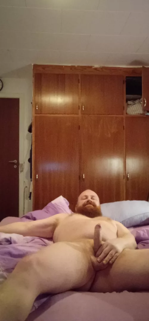 [42] Wanna join daddy in bed 😈🔥