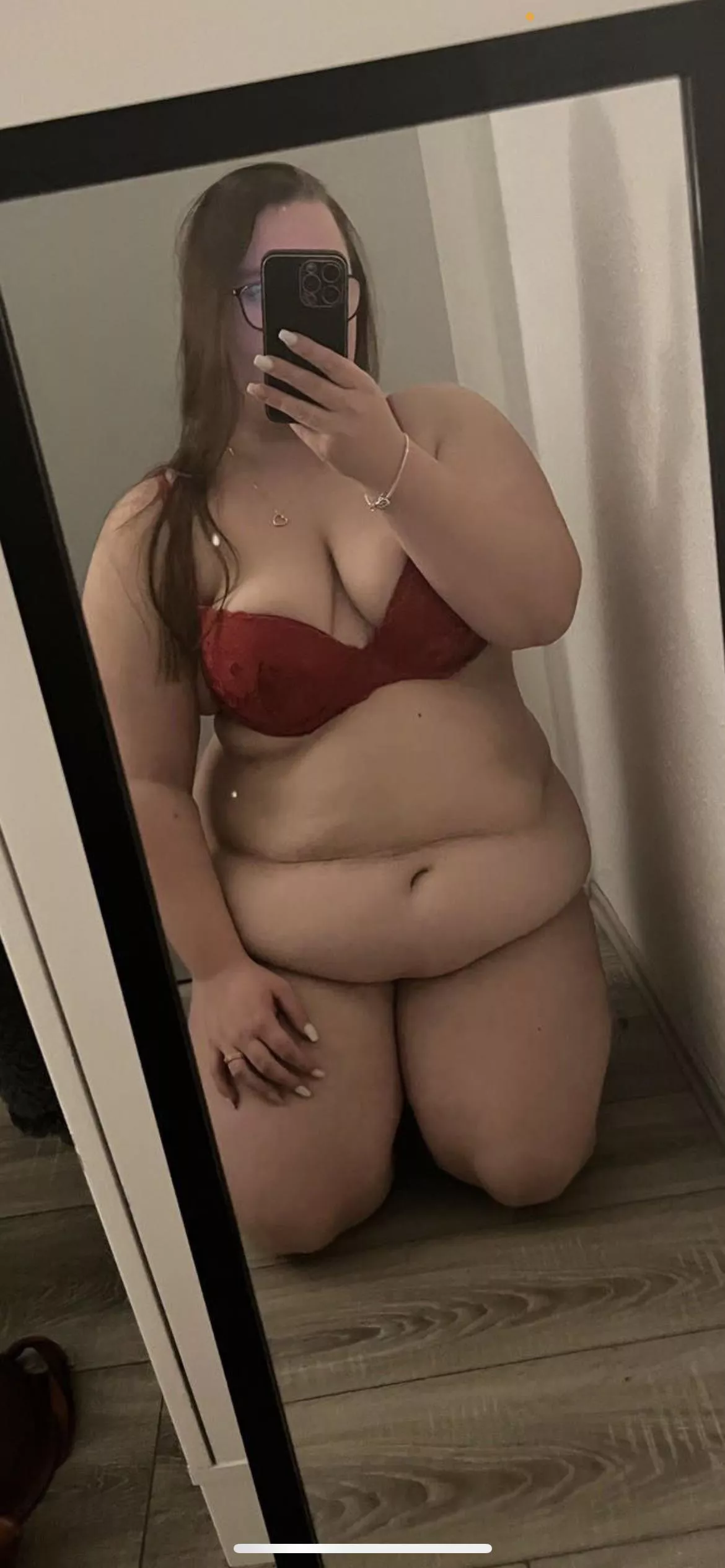 Am I too chubby for you, or do you want to fuck me?💕😏