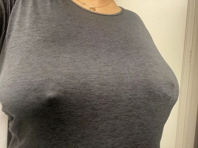 Any Lovers want to warm me up with their mouth?? 😘