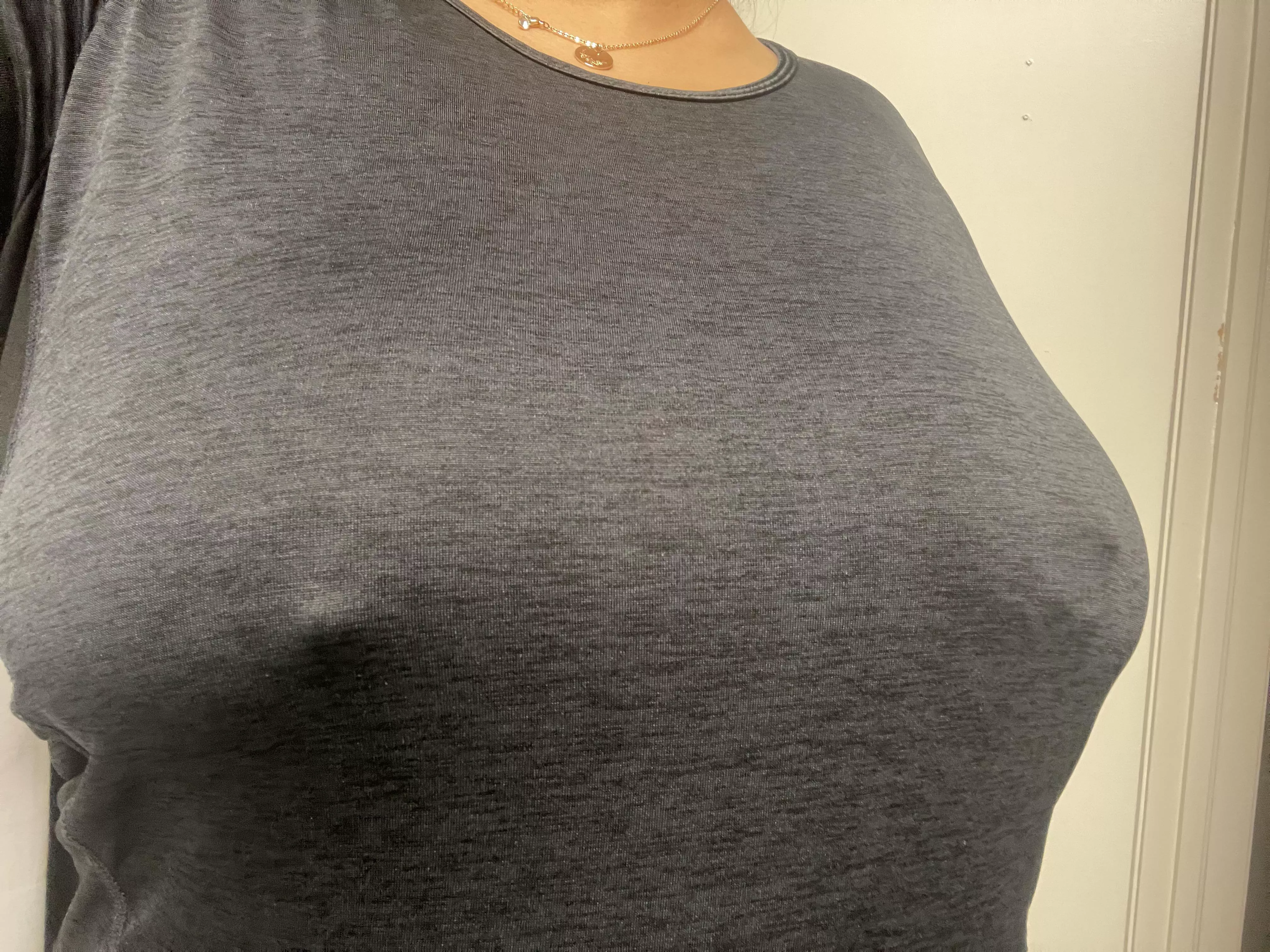 Any Lovers want to warm me up with their mouth?? 😘