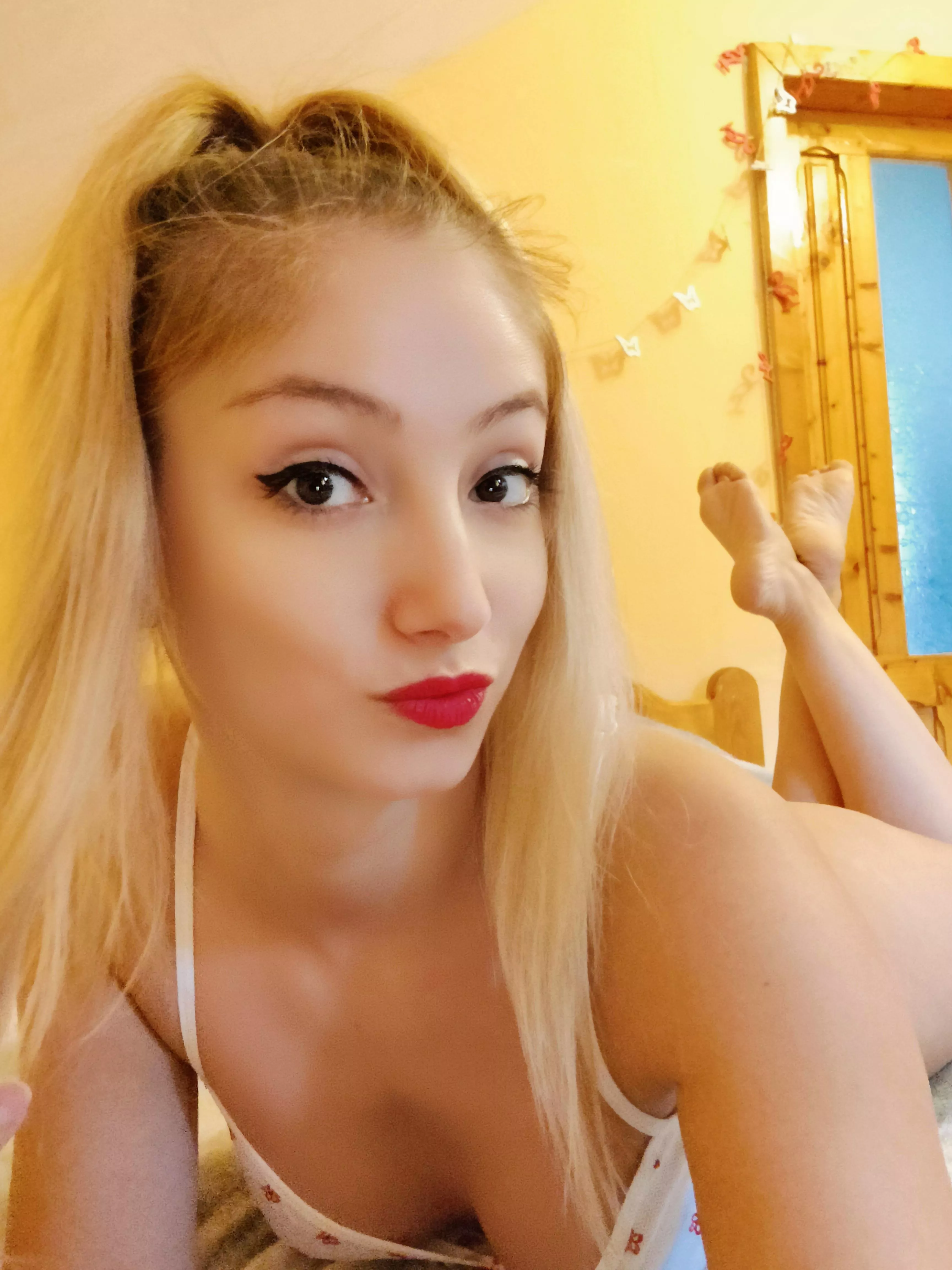 blonde hair don't care 😘