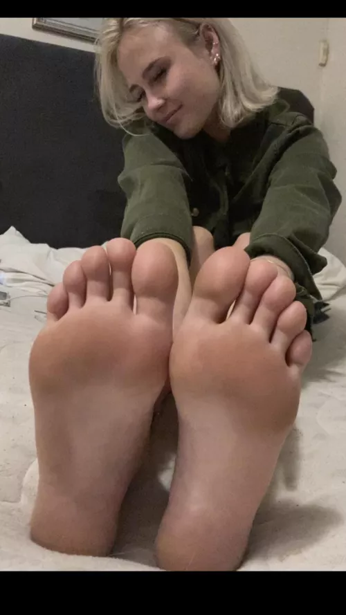 Come get a sniff and a taste xx fresh out the shower 🚿