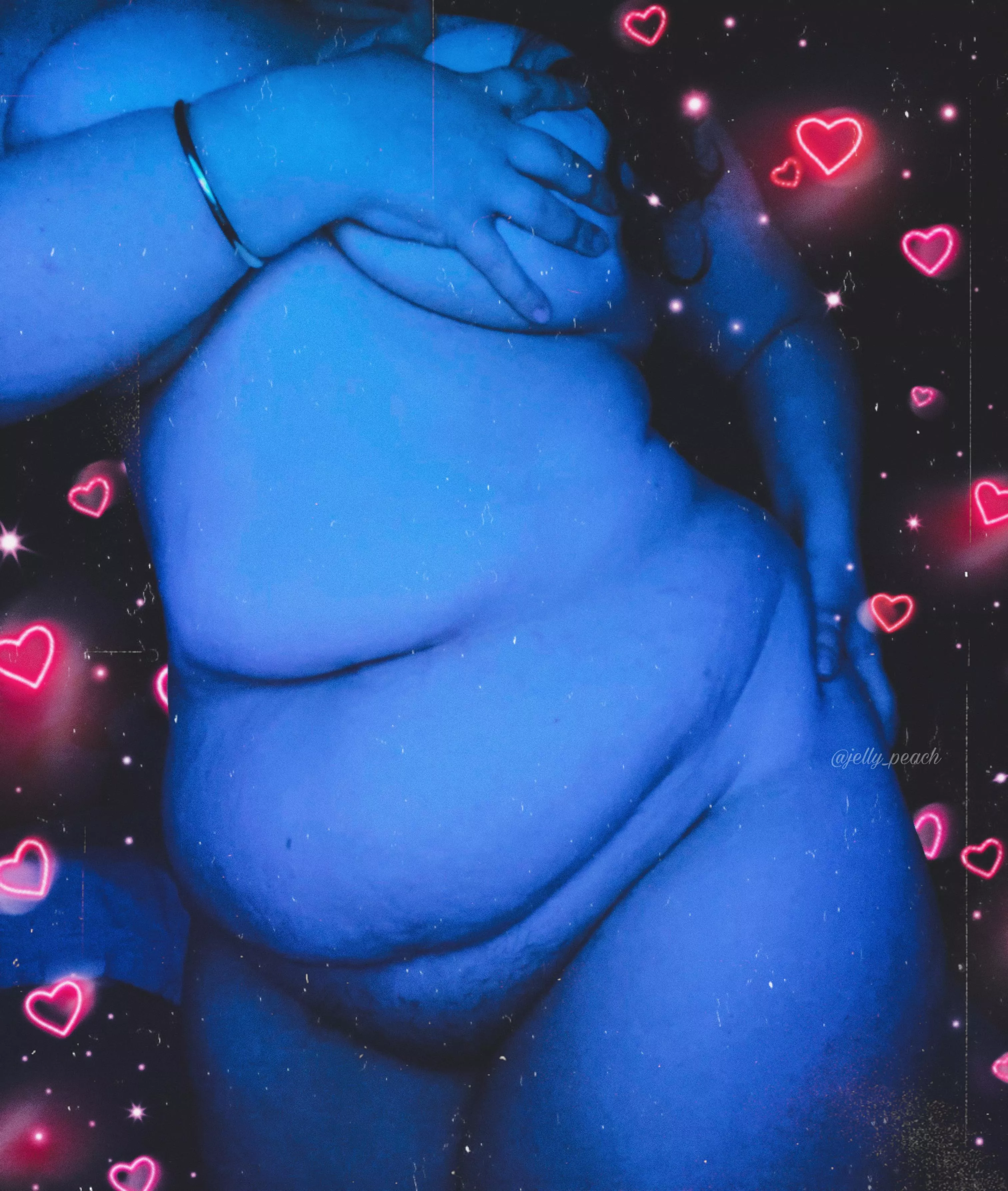 come & kiss every inch of my body, please ♡